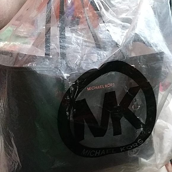 BNWT Michael Kors Jet Set Saffiano Leather Tote - Picture 6 of 6